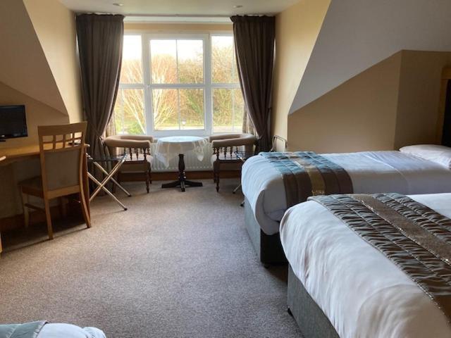 Tailors Lodge, Continental Breakfast Касълайлънд Екстериор снимка