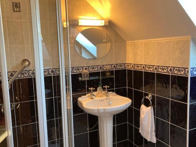 Tailors Lodge, Continental Breakfast Касълайлънд Екстериор снимка